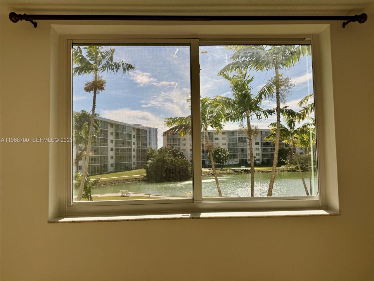 2855 Leonard Dr , Unit H202, Aventura, FL 33160 Photo