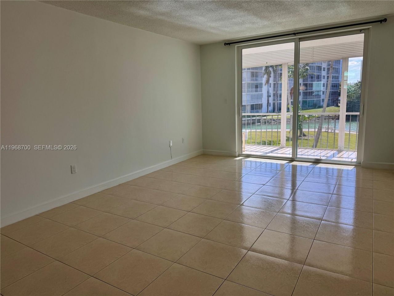 2855 Leonard Dr , Unit H202, Aventura, FL 33160 Photo