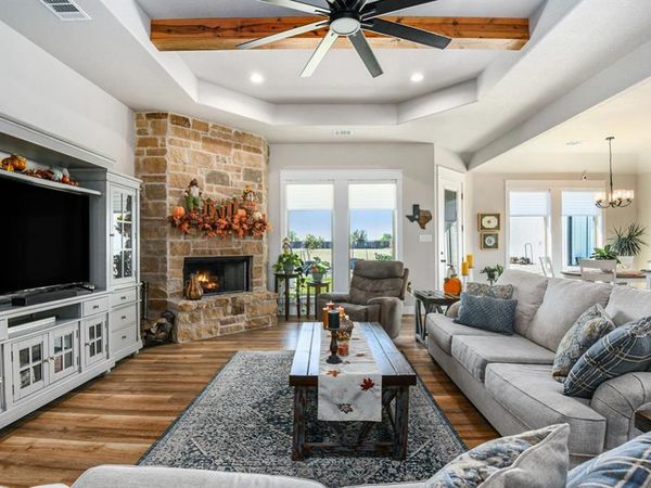 1024 Pioneer Crossing, Weatherford, TX 76088