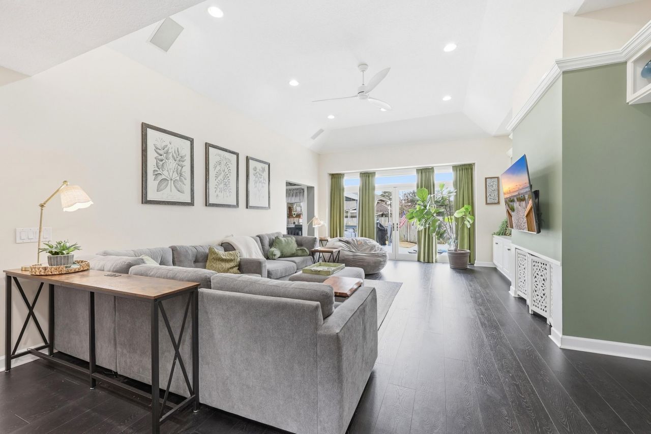 4496 Wedgewood Dr. Photo 10