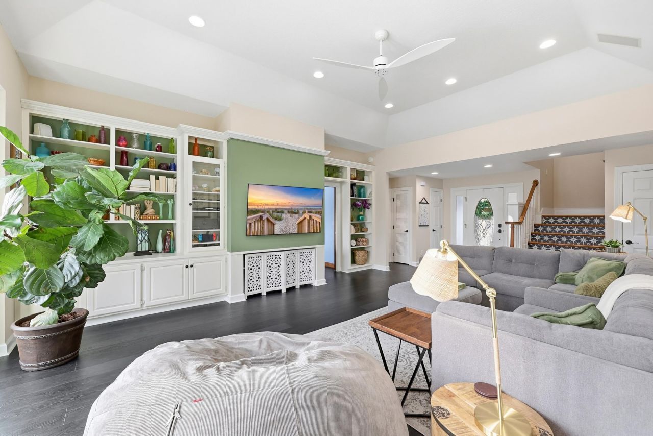 4496 Wedgewood Dr. Photo 8