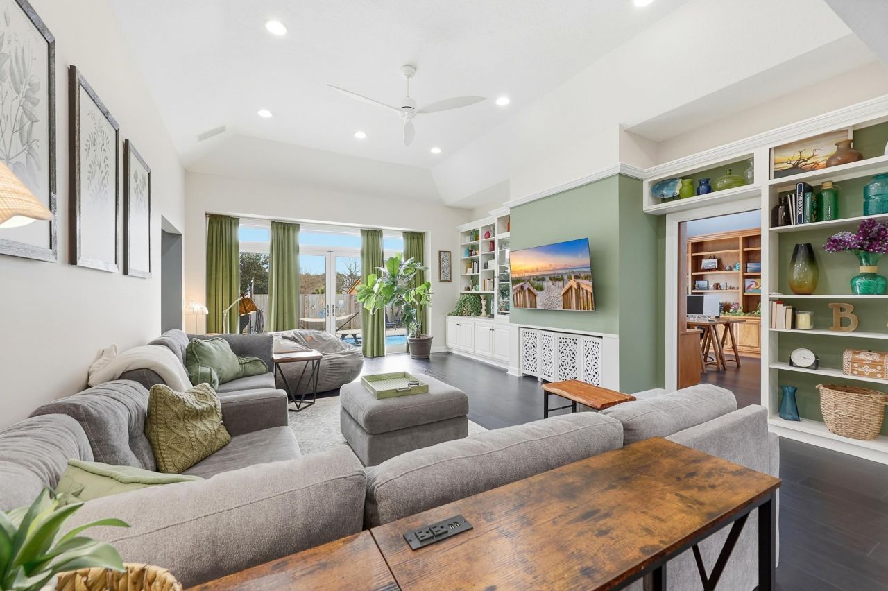 4496 Wedgewood Dr. Photo 9