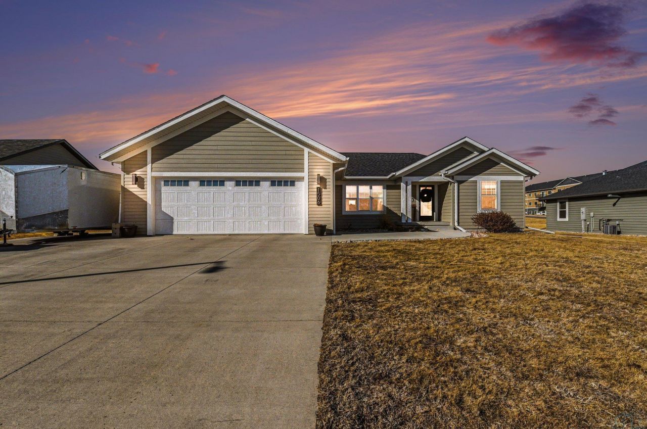 1506 Lincoln Pl Se, Orange City, IA 51041 Main Photo