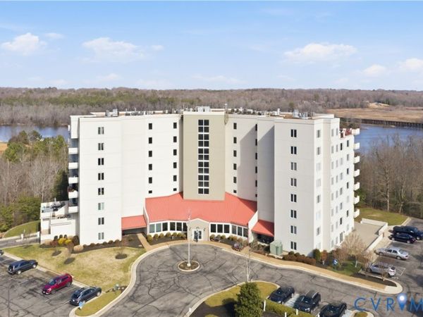301 Beacon Ridge Drive, Unit 109, Hopewell, VA 23860