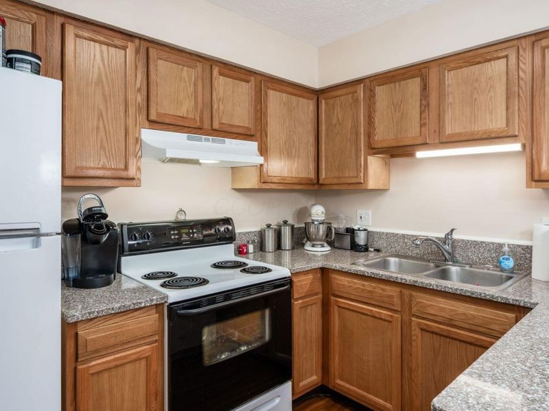 3558 Kinsale Head Drive, Columbus, OH 43221 Photo 25