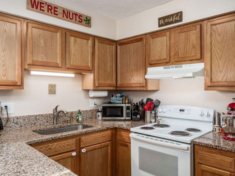 3558 Kinsale Head Drive, Columbus, OH 43221 Photo 7