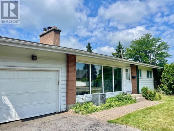 18 Stinson Avenue, Ottawa, ON K2H6N1