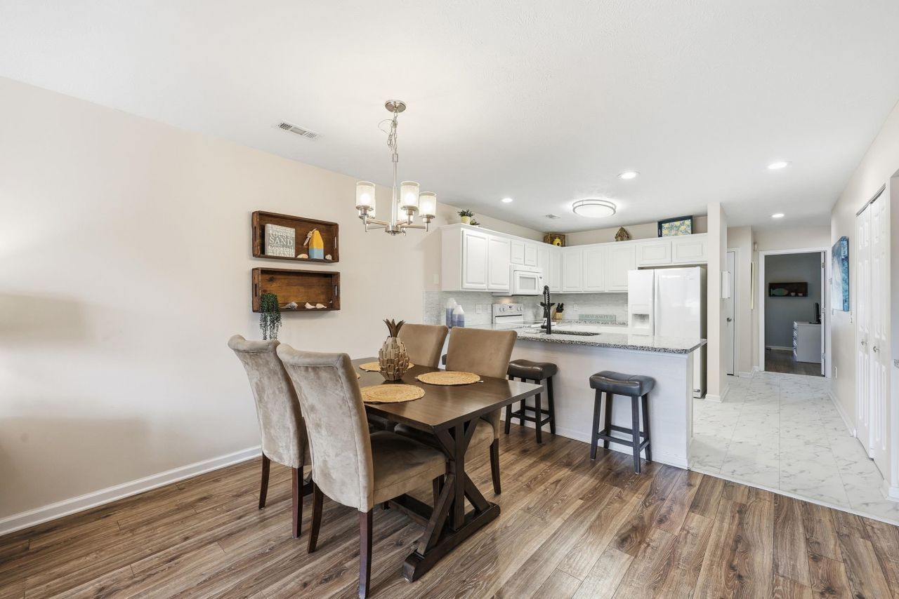 616 Pinehurst Ln. Photo 11