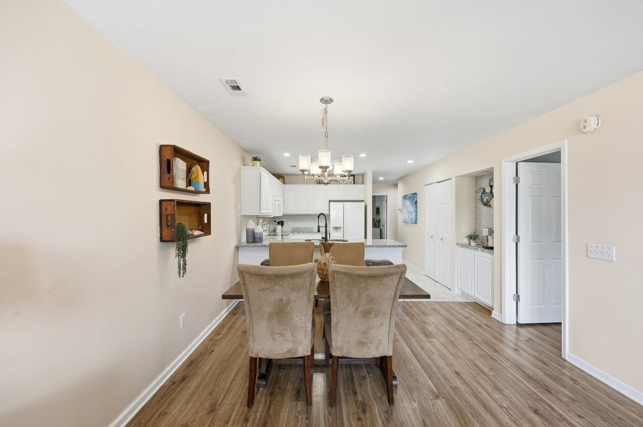 616 Pinehurst Ln. Photo 12