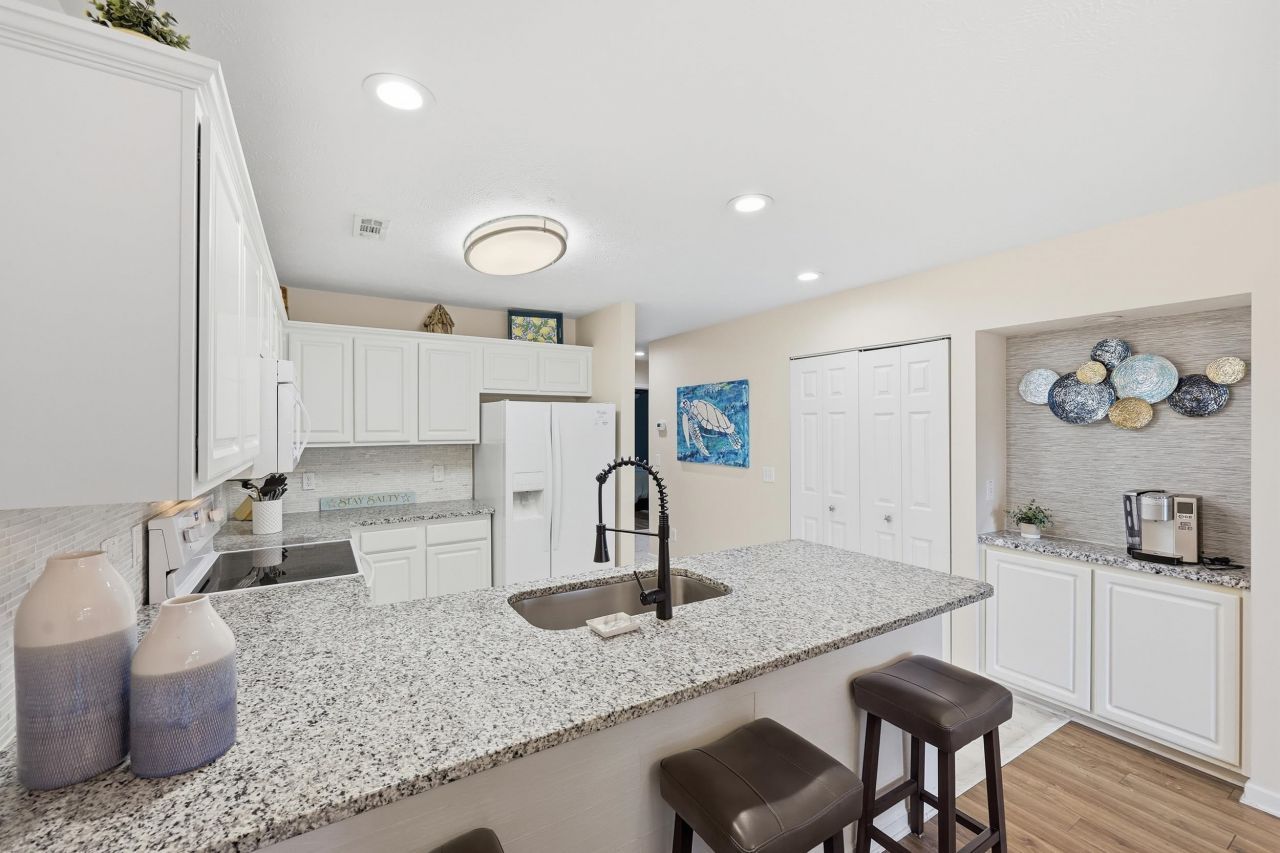 616 Pinehurst Ln. Photo 7