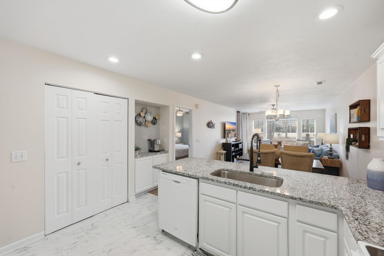 616 Pinehurst Ln. Photo 8