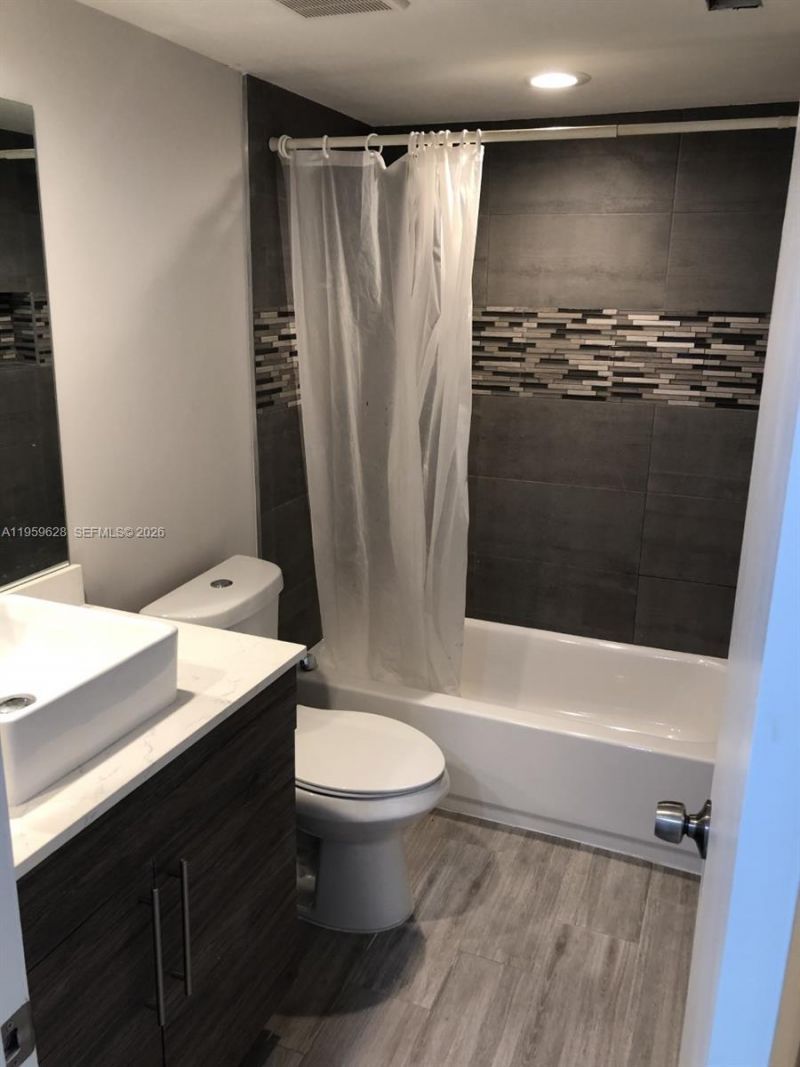 161 Lakeview Dr , Unit 204, Weston, FL 33326 Photo