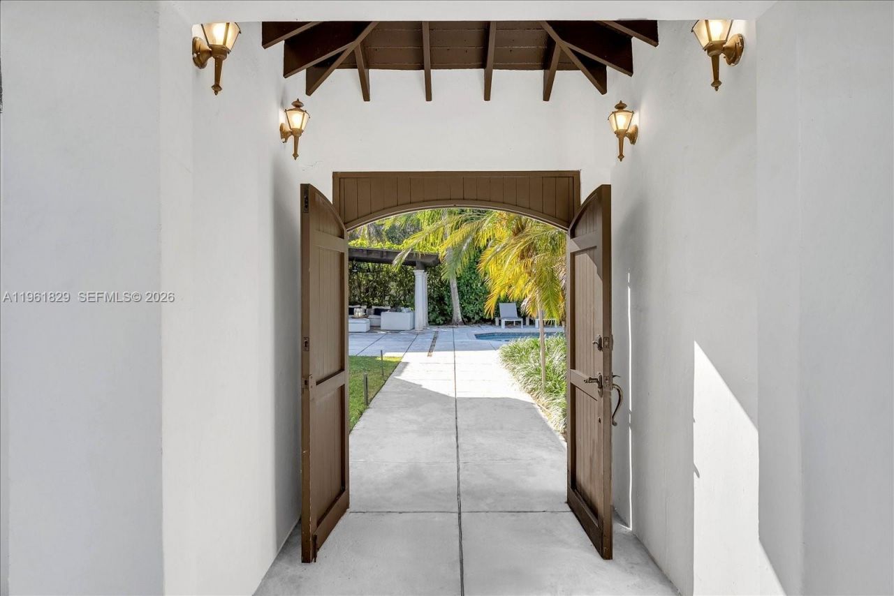 1161 Sunset Dr, Coral Gables, FL 33143 Photo