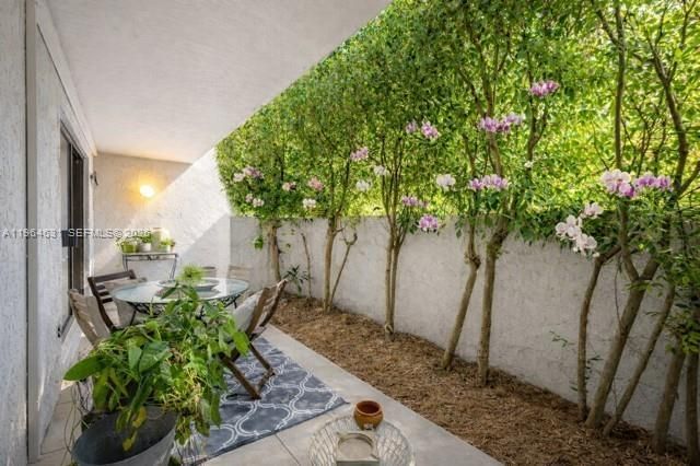 1650 NE 115th St, Unit 111, Miami, FL 33181 Photo