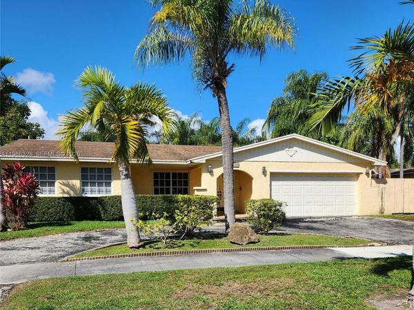 19810 SW 83rd Ave, Cutler Bay, FL 33189