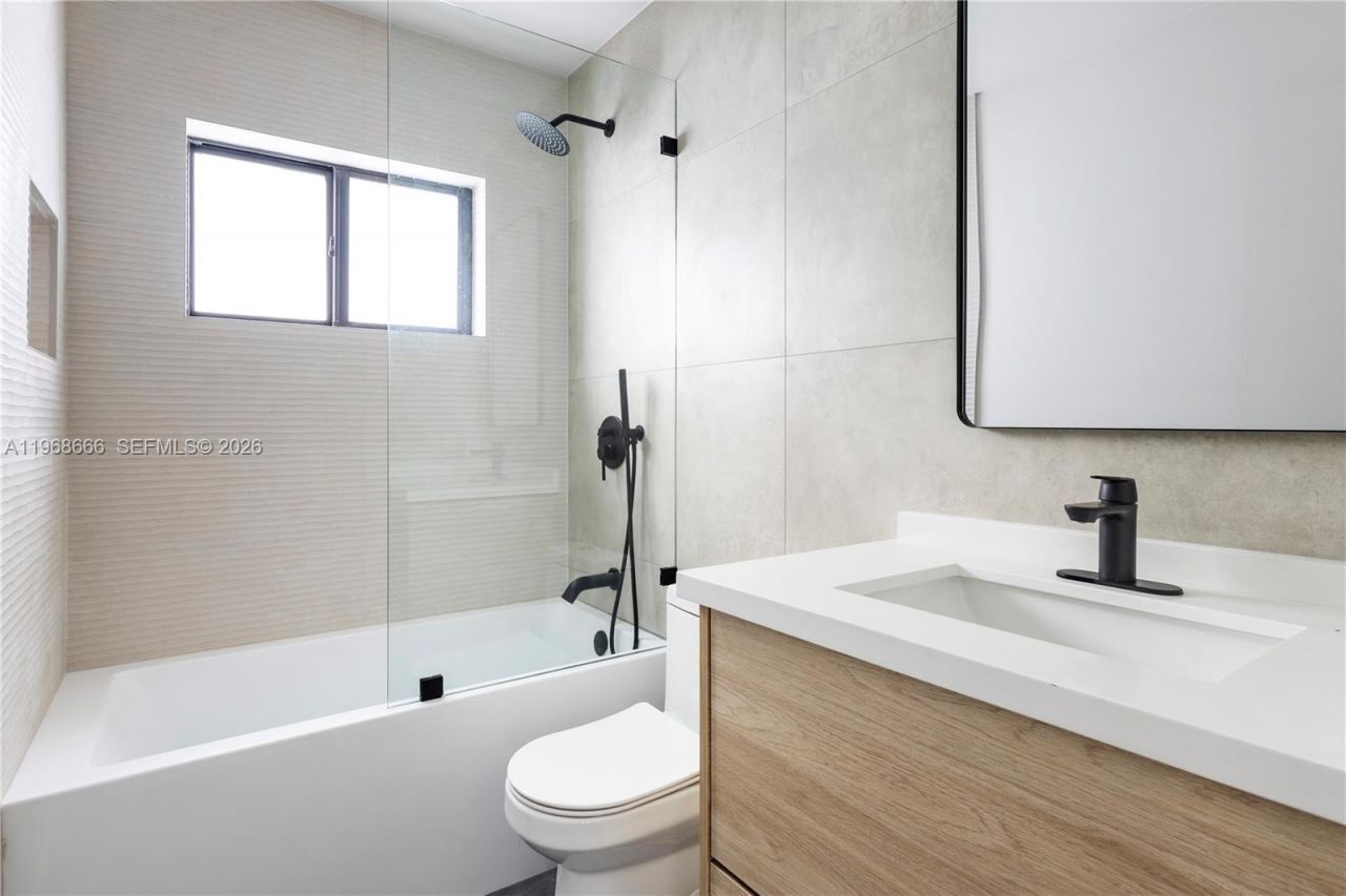 1618 SW 18th St, Unit 1, Miami, FL 33145 Photo