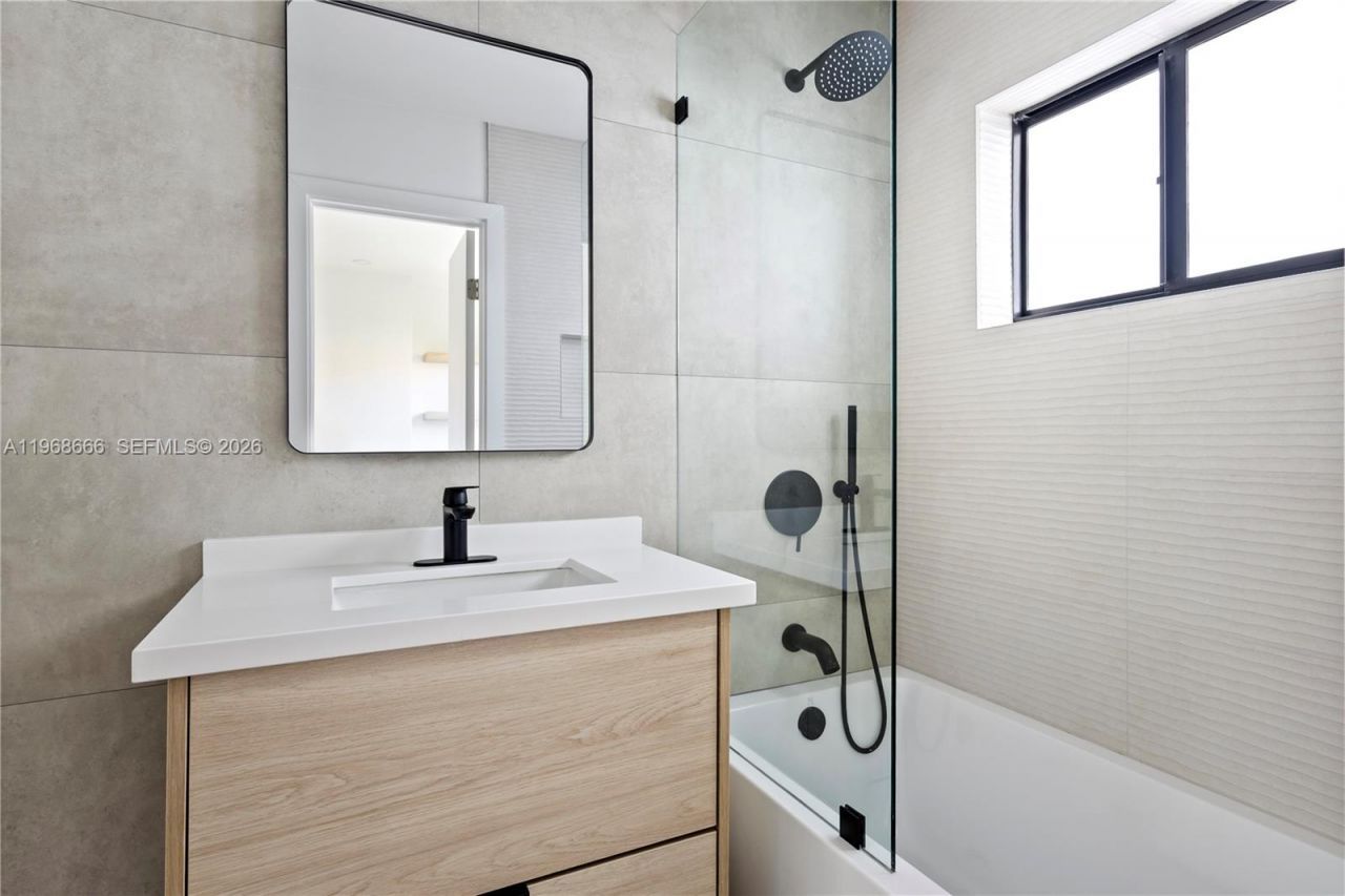 1618 SW 18th St, Unit 1, Miami, FL 33145 Photo