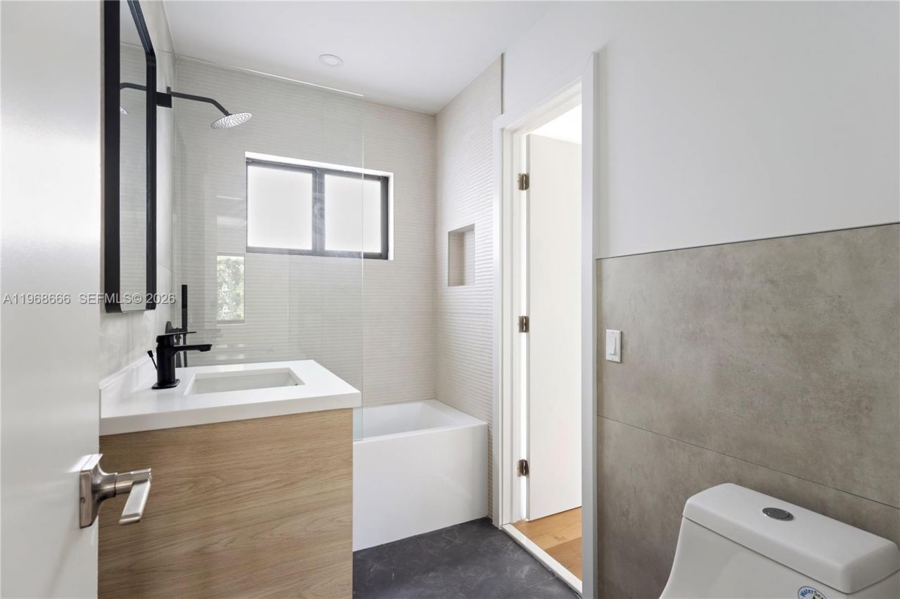 1618 SW 18th St, Unit 1, Miami, FL 33145 Photo