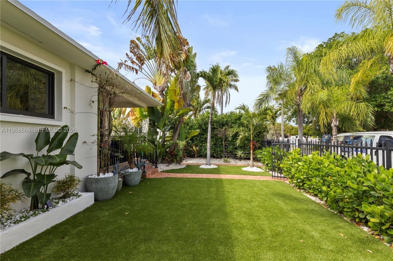 1618 SW 18th St, Unit 1, Miami, FL 33145 Photo