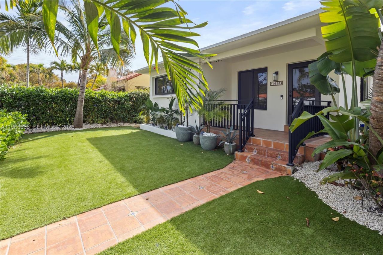 1618 SW 18th St, Unit 1, Miami, FL 33145 Photo