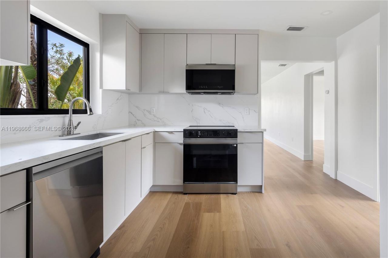 1618 SW 18th St, Unit 1, Miami, FL 33145 Photo