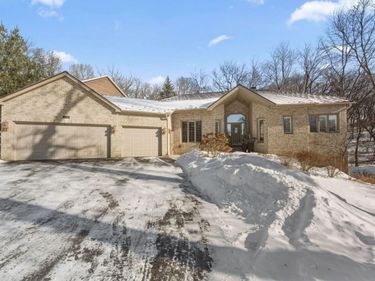 6958 Kenmare Drive, Bloomington, MN 55438