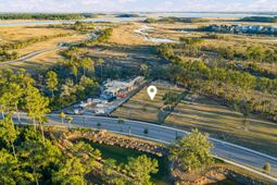 1077 Ship Builder Street photo 4