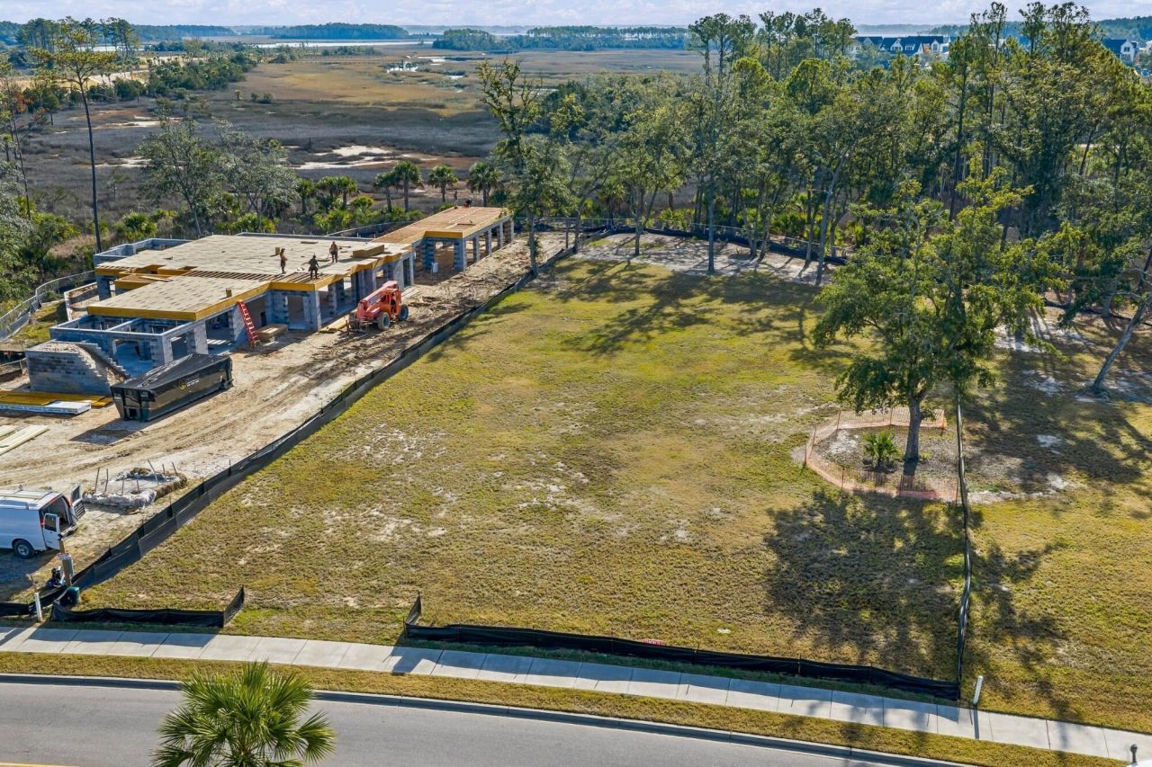 1077 Ship Builder Street Photo 9