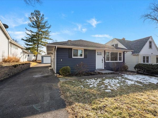 130 Division Street, Geneva, IL 60134