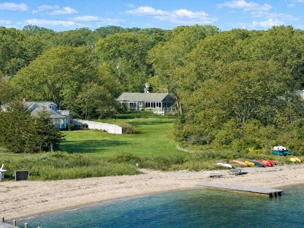 16 Frog Hollow, Tisbury, MA 02557