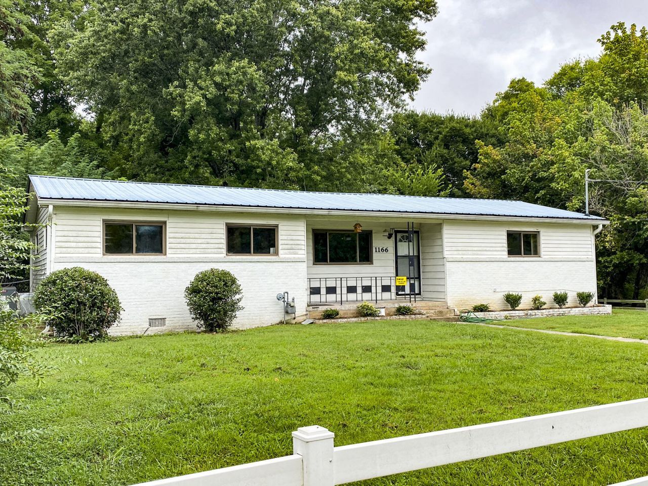 1166 Lake Drive, Dandridge, TN 37725 Main Photo