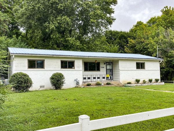 1166 Lake Drive, Dandridge, TN 37725