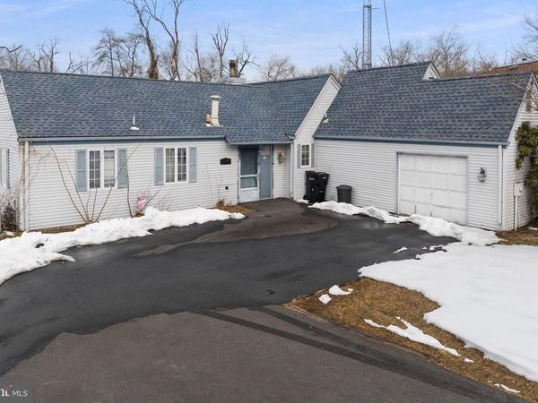 16 GREENFIELD DRIVE, ALLENTOWN, NJ 08501