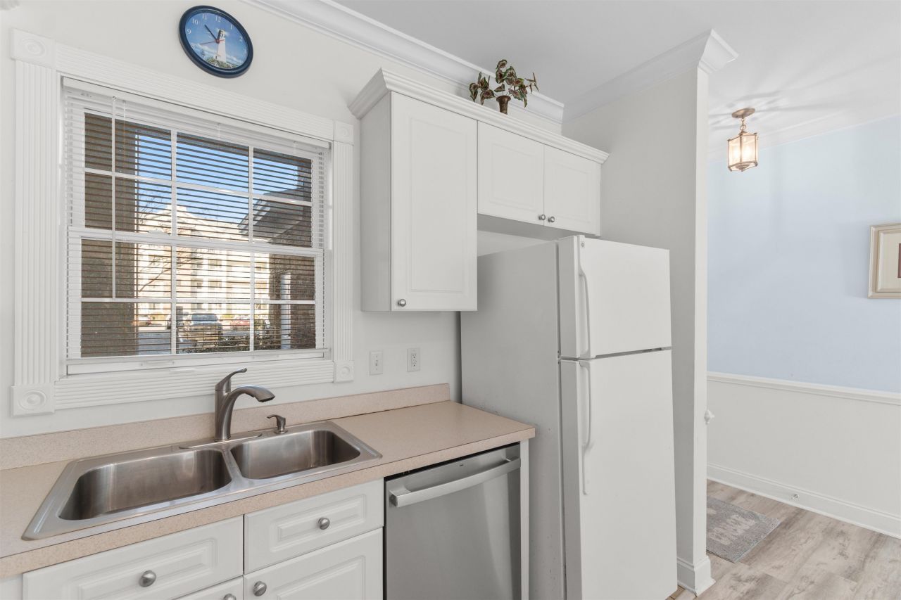 4890 Luster Leaf Circle Photo 8