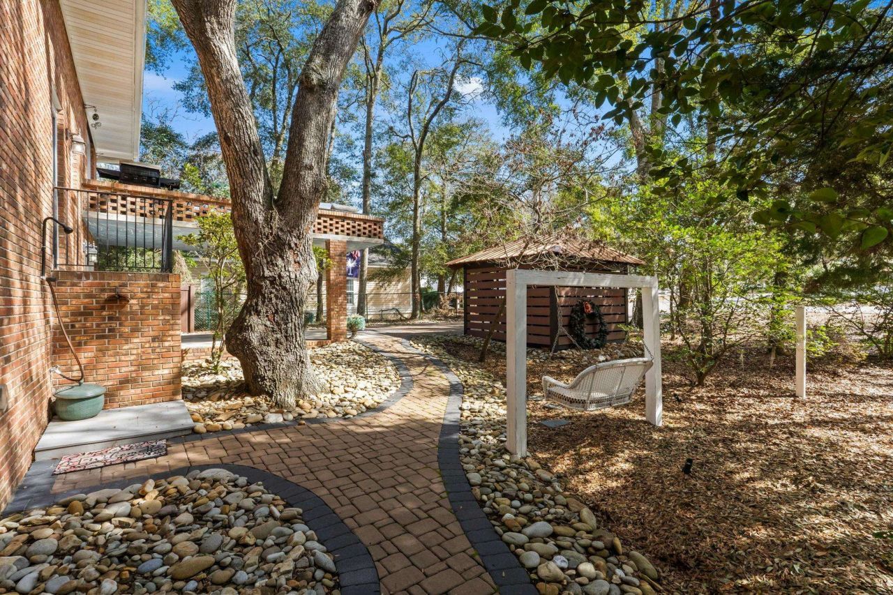 500 Roller Coaster Ln. Photo 8