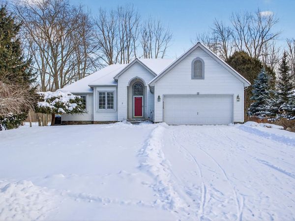 2205 Lake Wood Drive, Jackson, MI 49203