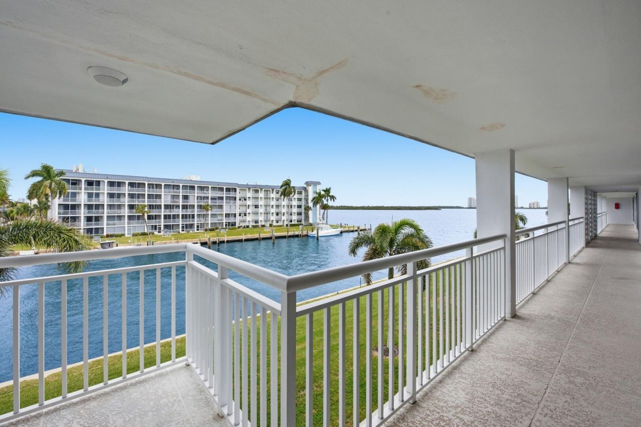 111 Shore Court, Unit 305-c, North Palm Beach, FL 33408 Photo