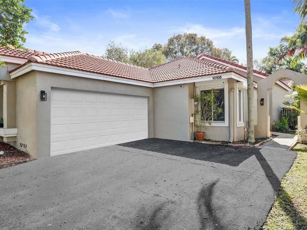 10108 NW 4th St, Plantation, FL 33324