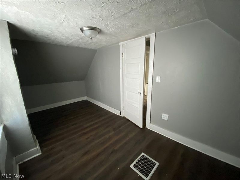 2355 E 86th Street, Cleveland, OH 44106 Photo 36