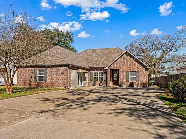 400 W Claude St Street W, Lake Charles, LA 70605