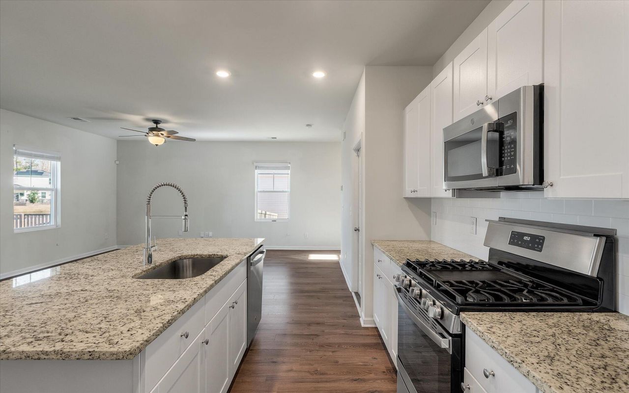 660 Jancus Street Photo 12