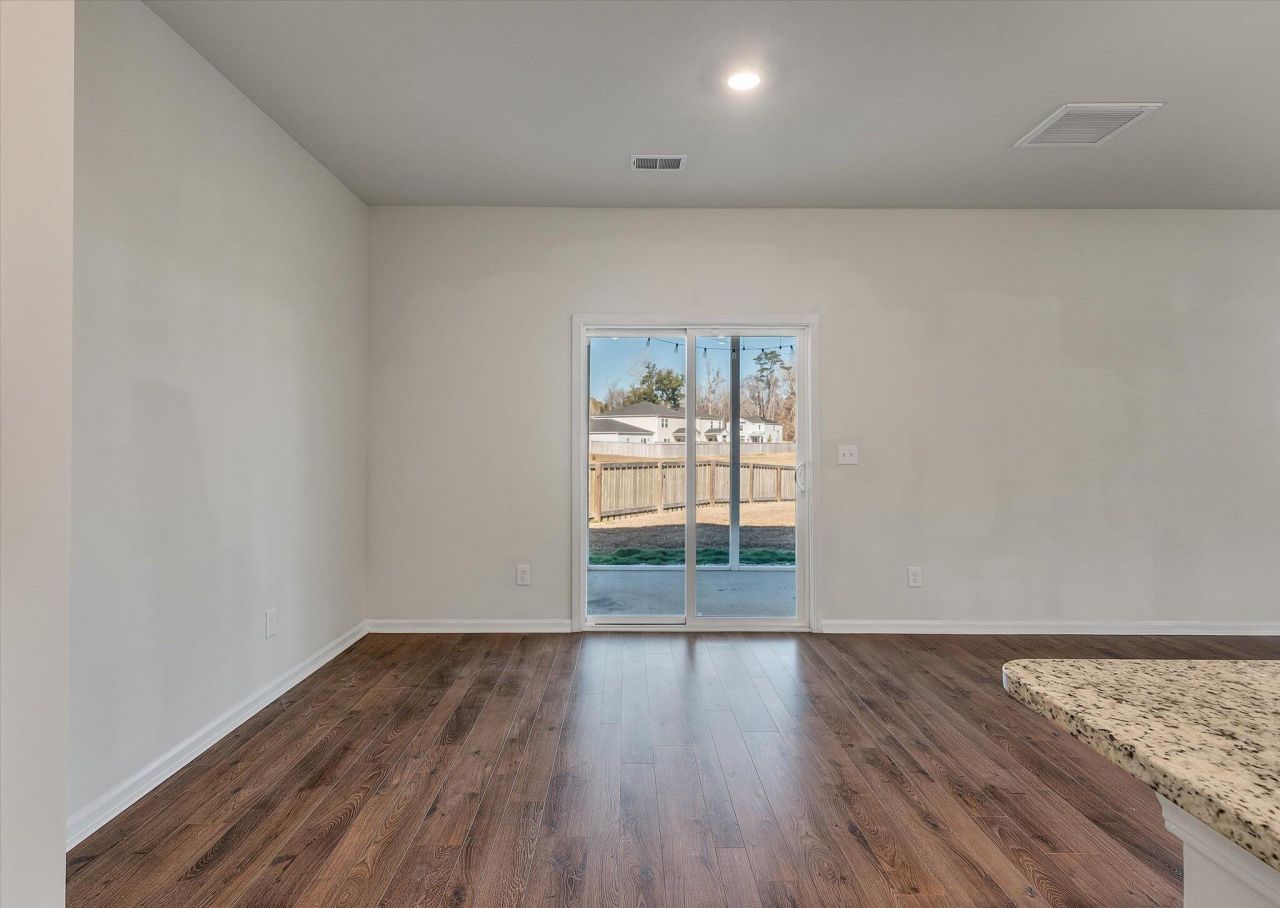 660 Jancus Street Photo 14