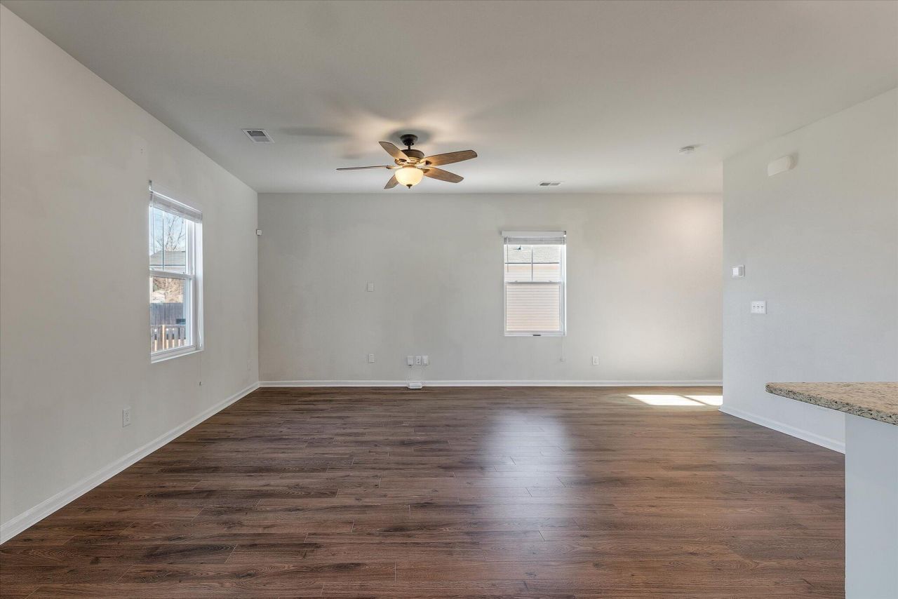 660 Jancus Street Photo 15