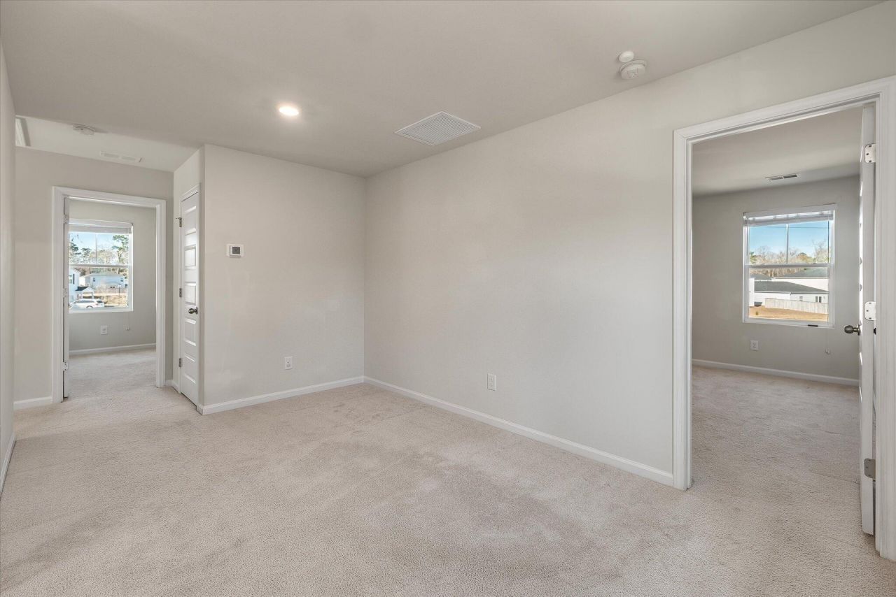 660 Jancus Street Photo 16