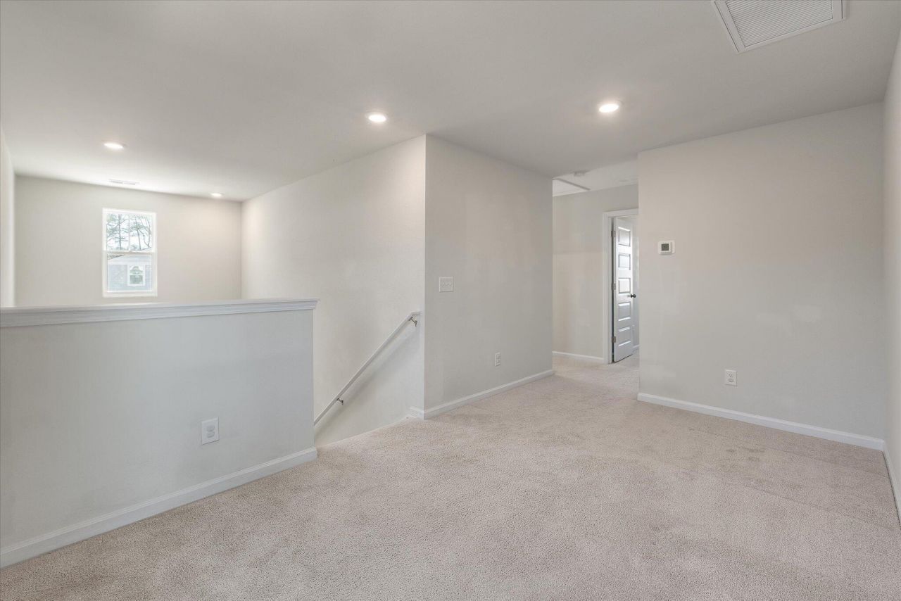 660 Jancus Street Photo 17