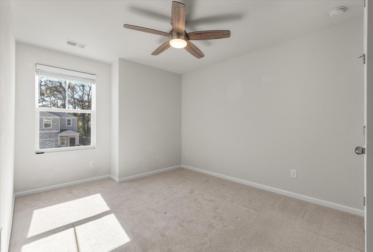 660 Jancus Street Photo 23