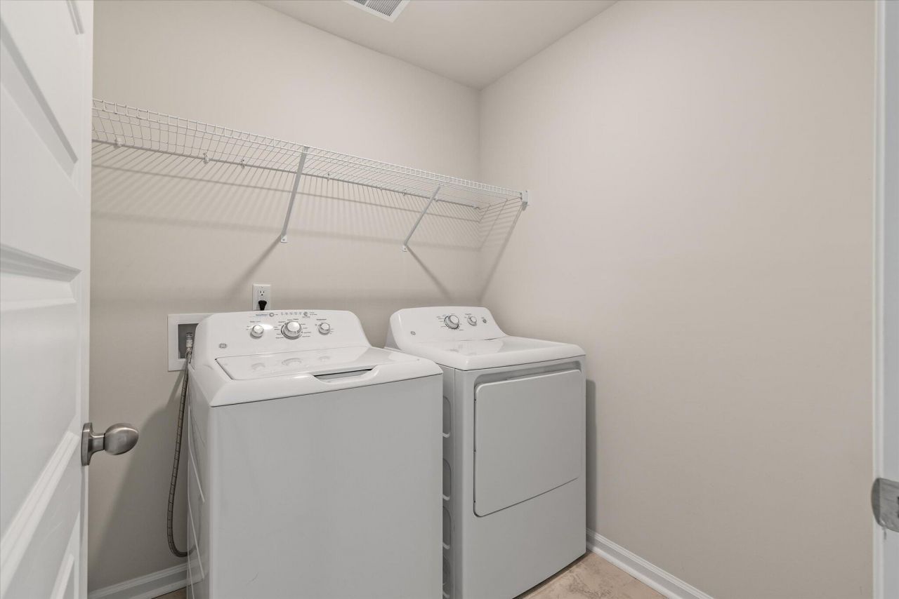 660 Jancus Street Photo 26