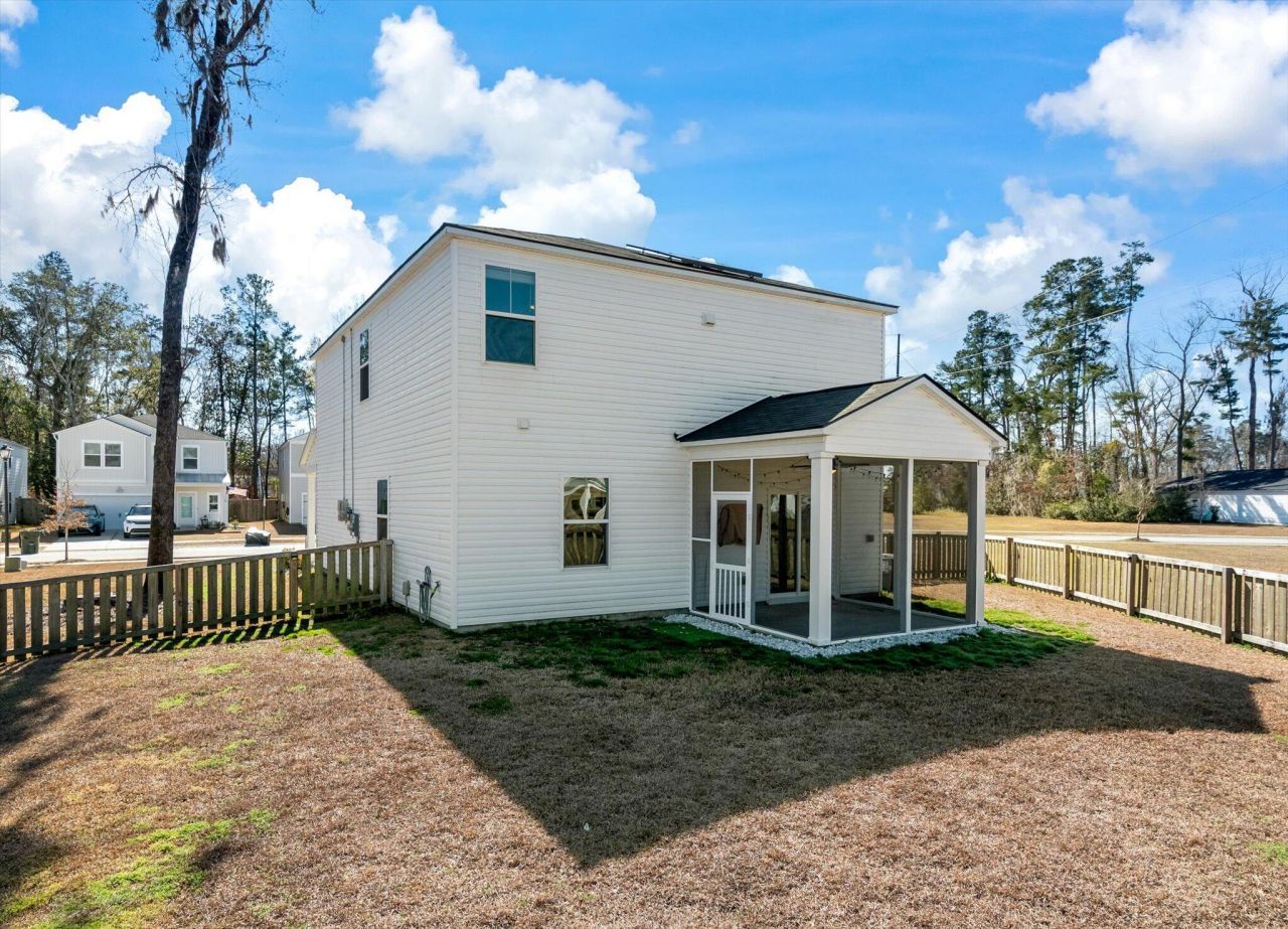 660 Jancus Street Photo 27