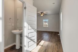 660 Jancus Street photo 4