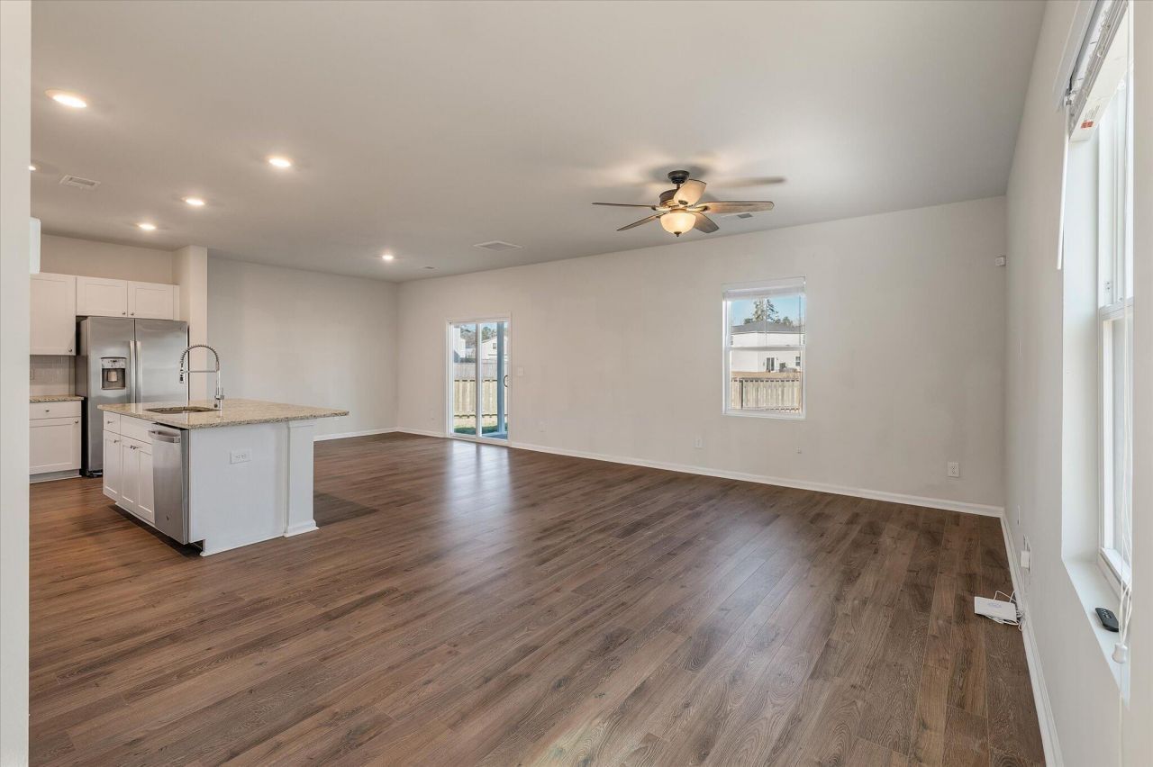 660 Jancus Street Photo 7